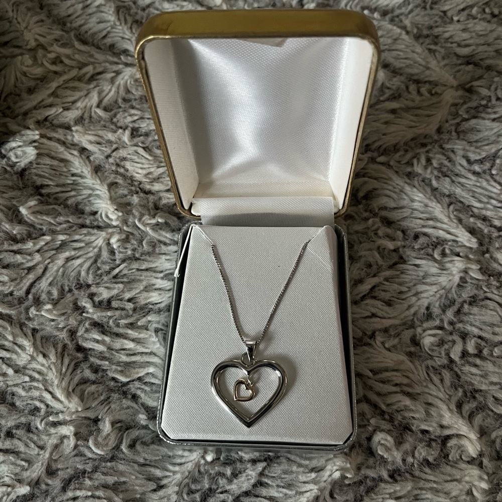 Heart pendant necklace